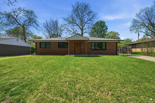 1737 Vaughn Dr, Manhattan, KS, 66502-2623 | Card Image