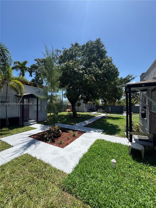 8-25 Sw 10th St, Dania Beach, FL, 33004-4310 | Card Image