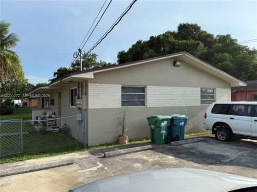 2742-2742 Nw 49th St, Miami, FL, 33142-3555 | Card Image