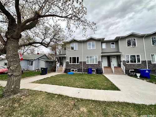 527 Alexandra St, Weyburn, SK, S4H1R7 | Card Image