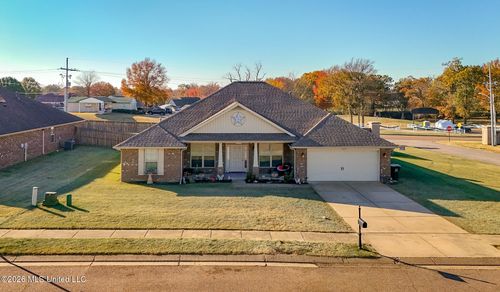 7693 Woodridge Dr W, Southaven, MS, 38672-8432 | Card Image
