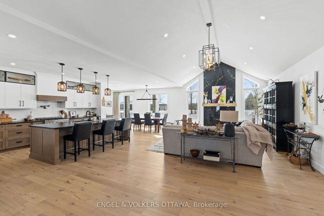 425 Ginger Cres, House other with 5 bedrooms, 4 bathrooms and 6 parking in Metcalfe ON | Image 5