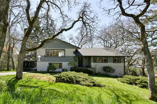 967 Ridgeway St, Victoria, BC, V8X3C2 | Card Image
