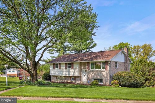 498 Maywood Rd, YORK, PA, 17402-4152 | Card Image