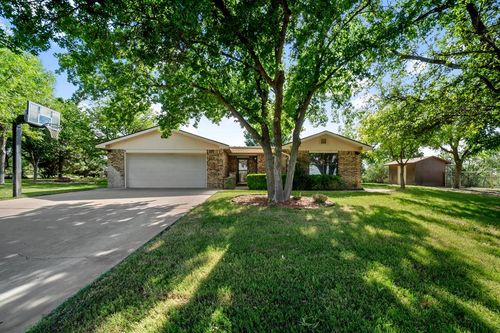 2100 Edgemere Rd, Big Spring, TX, 79720-6165 | Card Image