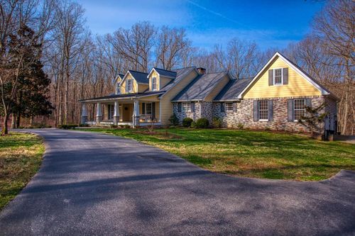 105 Charity Ln, Jamestown, TN, 38556-9800 | Card Image