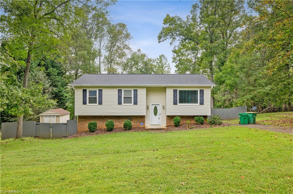 Kennette Dr, Pfafftown, NC 27040