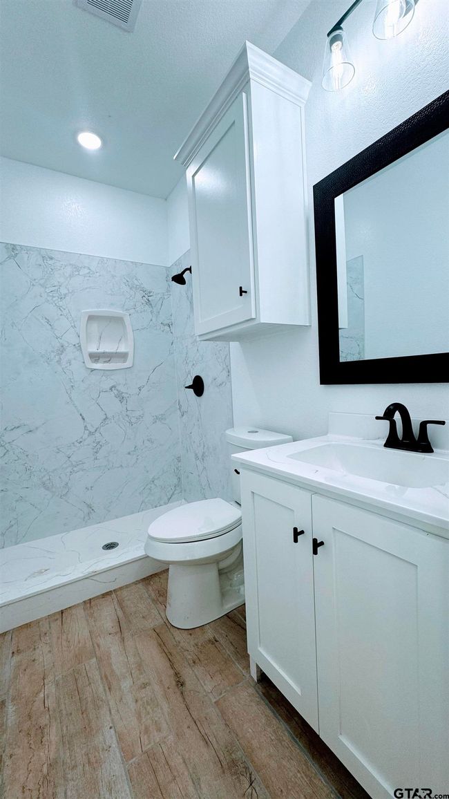 20428 High Point Dr, House other with 3 bedrooms, 2 bathrooms and null parking in Flint TX | Image 7