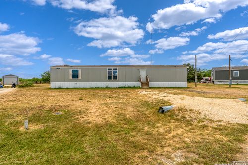 585 Maravillas Dr, Pleasanton, TX, 78064-4562 | Card Image