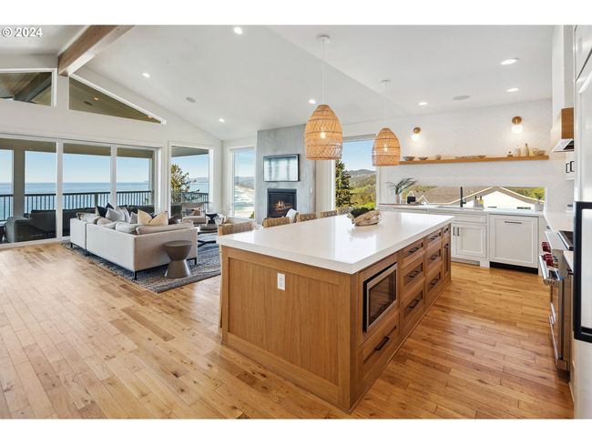 54150 S Beach Rd, House other with 6 bedrooms, 7 bathrooms and 2 parking in Neskowin OR | Image 17