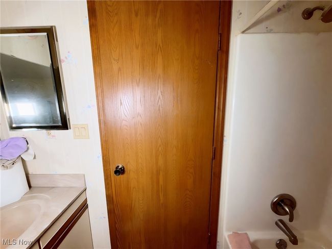 Full bath with vanity and washtub / shower combination | Image 16