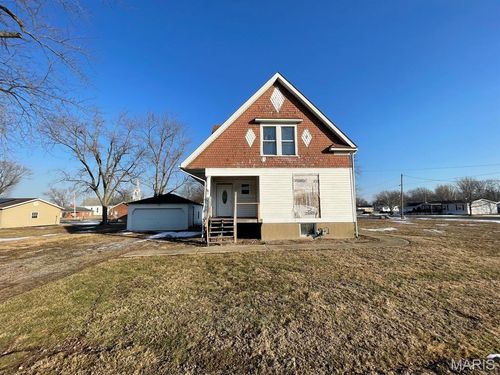 607 W Deck St, New Douglas, IL, 62074-1407 | Card Image