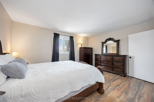 12 Sunset Ave, House other with 5 bedrooms, 2 bathrooms and 8 parking in Warwick ON | Image 16