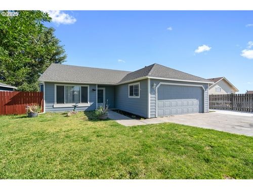 411 Bobwhite Ave, Umatilla, OR, 97882-9326 | Card Image