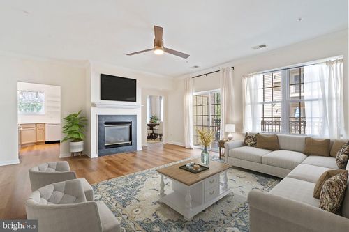 unit-210-20745 Royal Palace Sq, STERLING, VA, 20165-8406 | Card Image