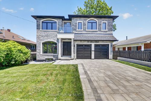 735 Hillcrest Rd, Pickering, ON, L1W2P3 | Card Image