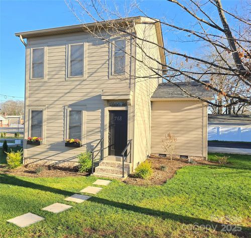 768 8th St Ne, Hickory, NC, 28601-3949 | Card Image