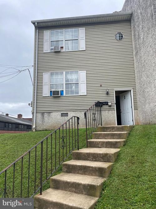 32 N Wycombe Ave, LANSDOWNE, PA, 19050-2498 | Card Image