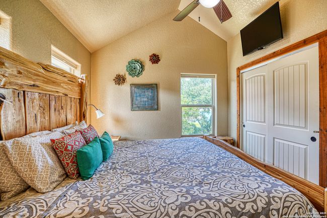 914 Pebble Beach Dr Nw, House other with 2 bedrooms, 2 bathrooms and null parking in Lakehills TX | Image 24