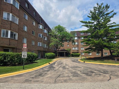 apt-308-220 S Roselle Rd, Schaumburg, IL, 60193-1627 | Card Image