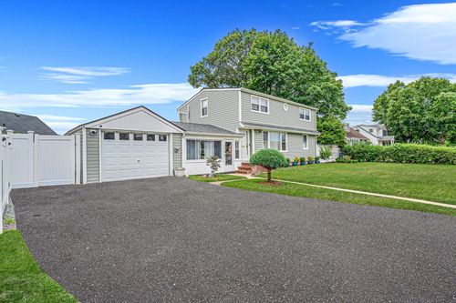 1031 Jerome Rd, Franklin Square, NY, 11010-1005 | Card Image