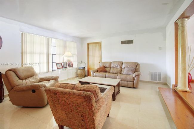 5959 Sw 16 Th Ter, House other with 3 bedrooms, 2 bathrooms and null parking in Miami FL | Image 7