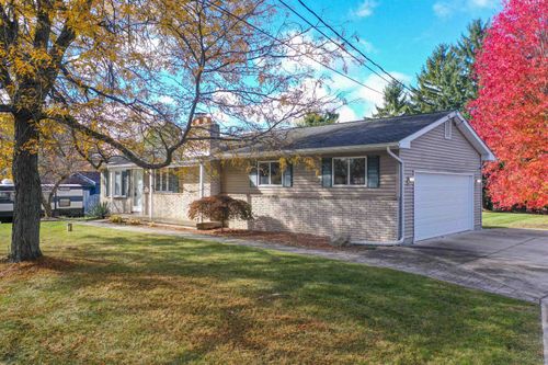 5151 Blossom Dr, Flushing, MI, 48433-9024 | Card Image