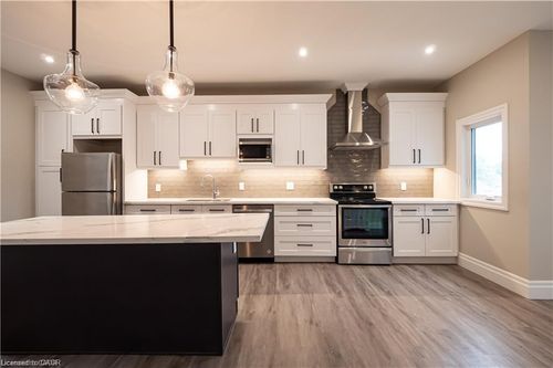 2-145 Wellington St N, Hamilton, ON, L8R1N4 | Card Image