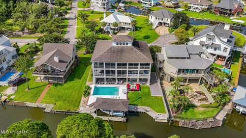 106 Ashwood Dr, Pass Christian, MS, 39571-2139 | Card Image