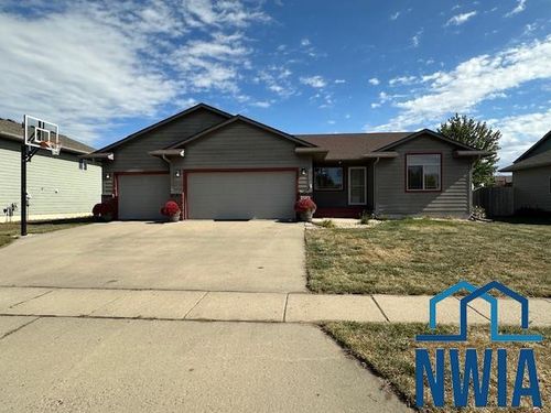 904 Honeysuckle Dr, Harrisburg, SD, 57032-2330 | Card Image