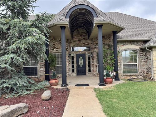 8147 Shadow Lake Dr, Blanchard, OK, 73010-4002 | Card Image