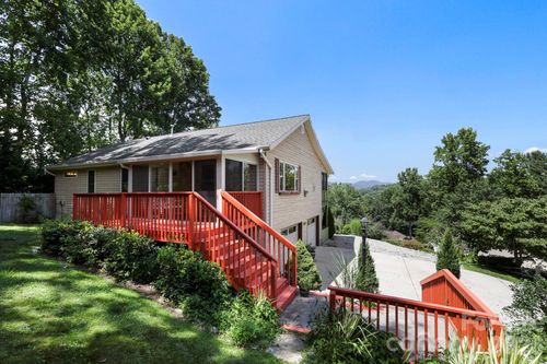 81 Chestnut Ln, Hendersonville, NC, 28792-9304 | Card Image