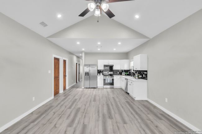 1702 17 Th St, House other with 3 bedrooms, 2 bathrooms and null parking in Hondo TX | Image 9