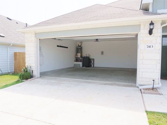Clean 2 car garage | Image 30