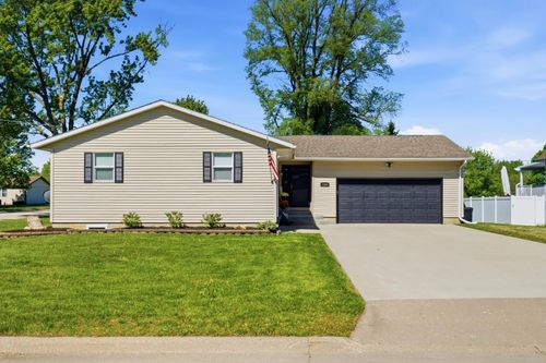 1304 N 5th St, Manchester, IA, 52057-1126 | Card Image