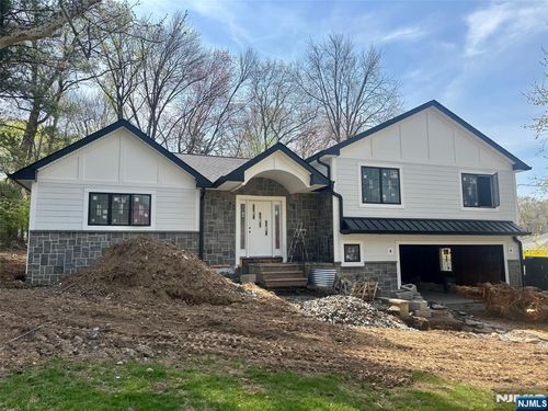 15 Strawberry Hill Rd, Hillsdale, NJ, 07642-1713 | Card Image