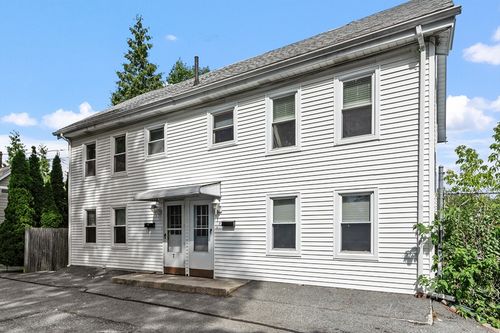 7 Oriental Ct, Stoneham, MA, 02180-3827 | Card Image