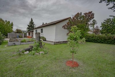 4801 49 Ave, House detached with 4 bedrooms, 2 bathrooms and 3 parking in Grimshaw AB | Image 2