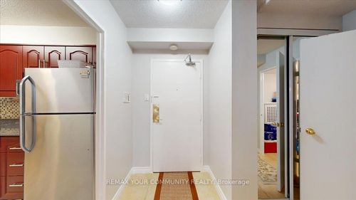 512-75 Emmett Ave, York, ON, M6M5A7 | Card Image