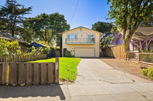 611 Hendley St, Santa Rosa, CA, 95404-5033 | Card Image