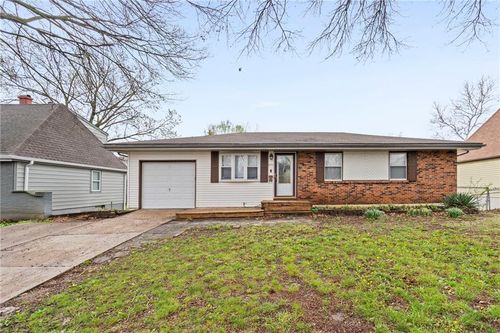 8141 52nd St, Kansas City, MO, 64119-4201 | Card Image
