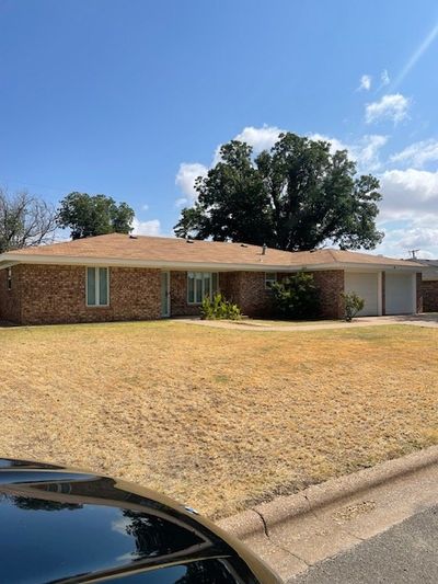 3603 41st St, House other with 3 bedrooms, 2 bathrooms and 2 parking in Snyder TX | Image 3