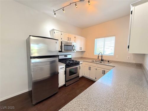 2054-5655 E Sahara Ave, Las Vegas, NV, 89142-2080 | Card Image