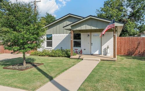 614 W 3rd St, McGregor, TX, 76657-2310 | Card Image