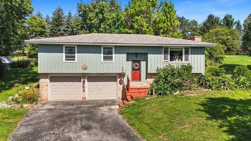 W293S3017 Ancestral Drive, GENESEE, WI, 53188 | Card Image