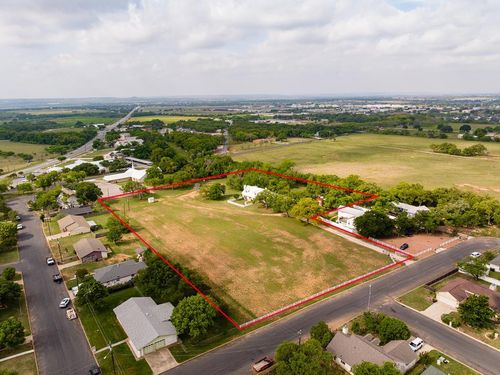 67 Sky Ln, Fredericksburg, TX, 78624-4466 | Card Image