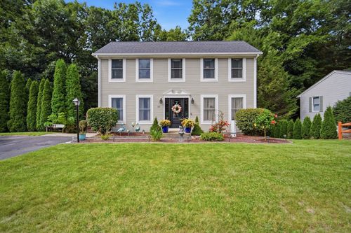 19 Stephanie Cir, Springfield, MA, 01129-1961 | Card Image