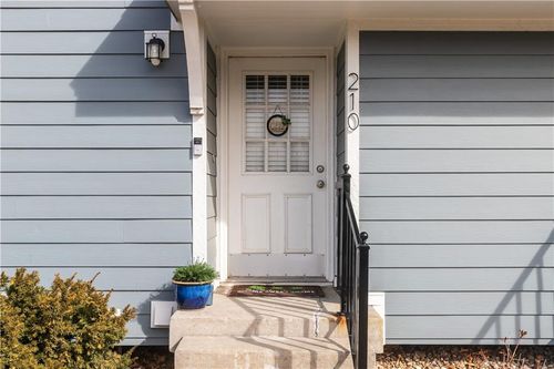 210 Ne Bayview Dr, Lee's Summit, MO, 64064-1595 | Card Image