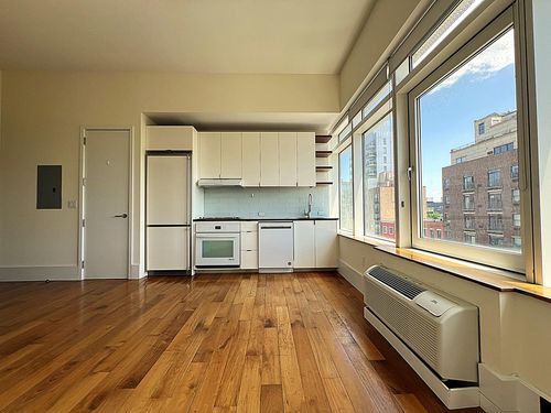 4d-10 Jackson Ave, Long Island City, NY, 11101 | Card Image