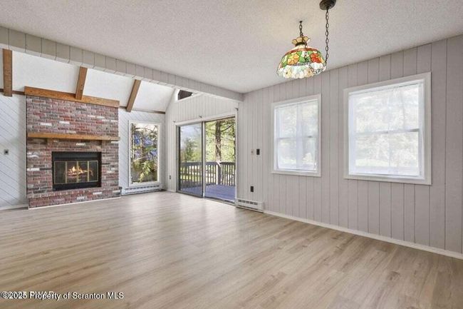Living Room | Image 9